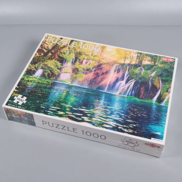 Pussellåda från Tactic i snedvy, visar naturpussel