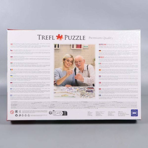 Baksida av Trefl pussel med beskrivningar och foto på användare