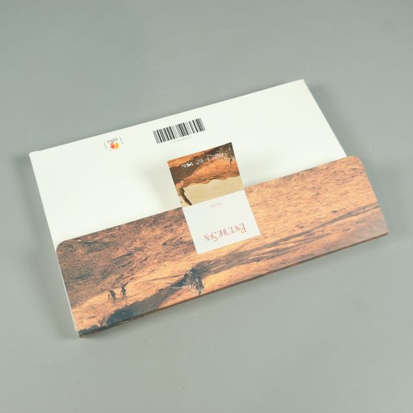 Baksida av samlarboken med naturlandskap