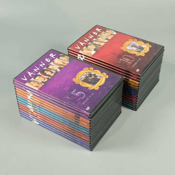 Två staplar av Friends DVD-fodral säsong 1 till 10