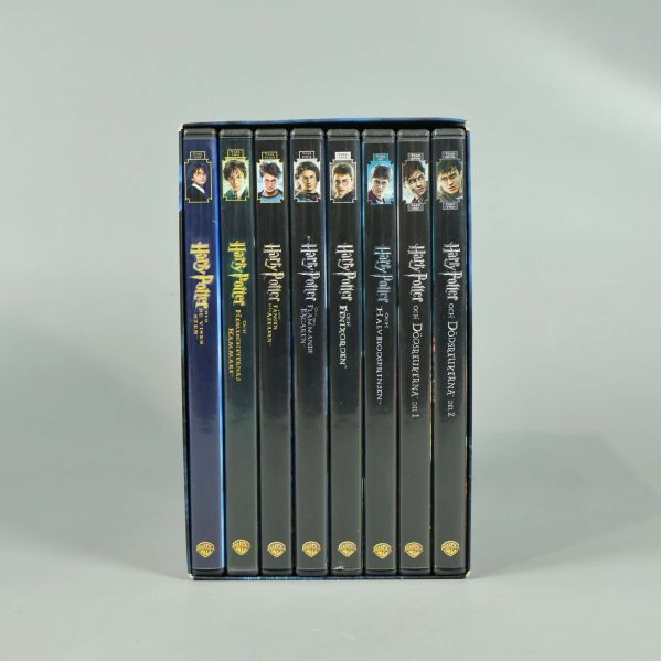 DVD-spinryggar av åtta Harry Potter-filmer i rad