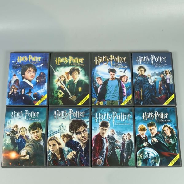 Framsidor av åtta Harry Potter DVD-fodral samlade