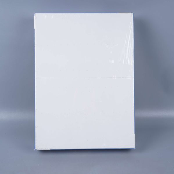 Pusslets baksida i vitt utan motiv