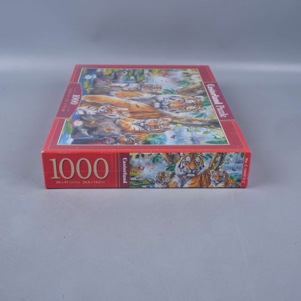 Kortända av pussellåda med motiv och 1000 bitars markering