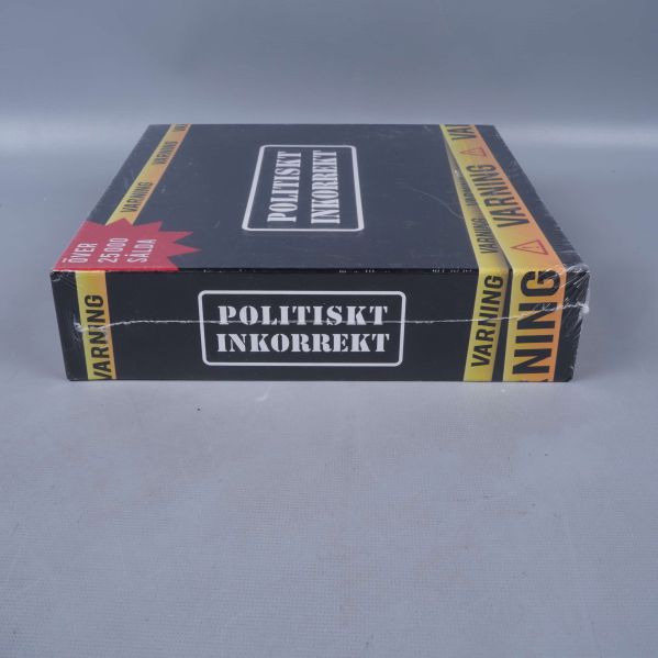 Sidovy av låda med titeln Politiskt Inkorrekt