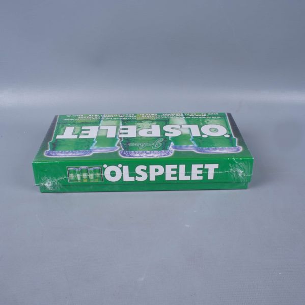 Undersida av Ölspelet med upp och ned vänd titel