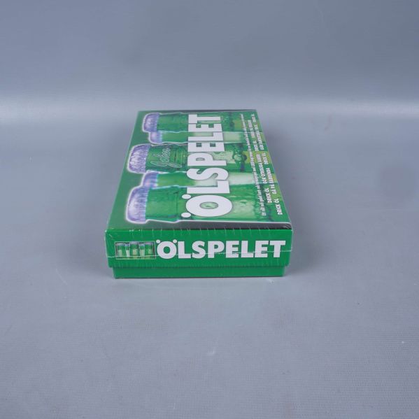 Kortända av Ölspelet med grön bakgrund och text