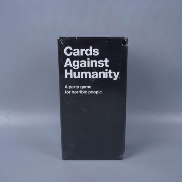 Framsida av Cards Against Humanity spel