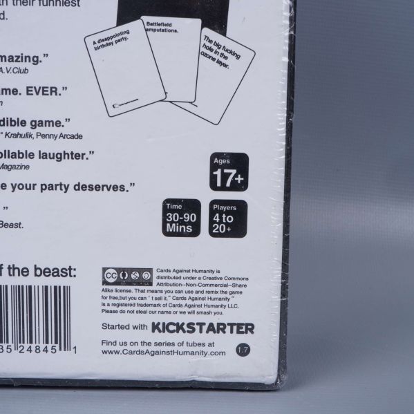 Närbild på spelets ålders gräns och spelarantal