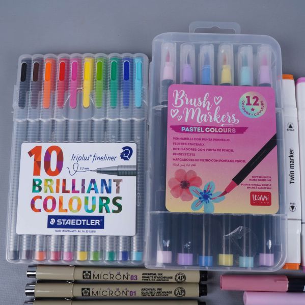Staedtler och Brush Marker färgset i förpackning