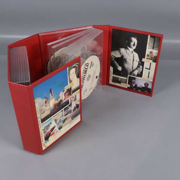 DVD-box öppen med synliga omslag och fotografier på insidan