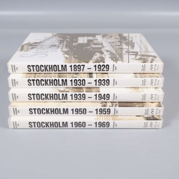 Ryggarna på fem DVD-fodral, en för varje tidsperiod
