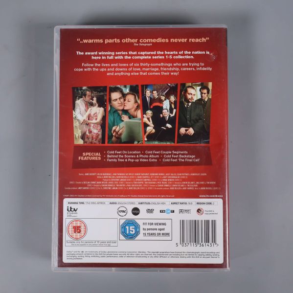 Närbild på baksidan av DVD-boxen för Cold Feet