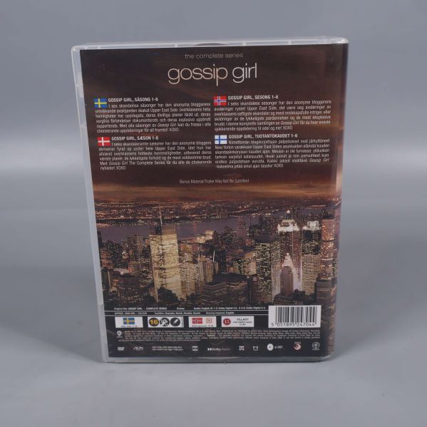 Baksidan av Gossip Girl DVD-box med serieinformation
