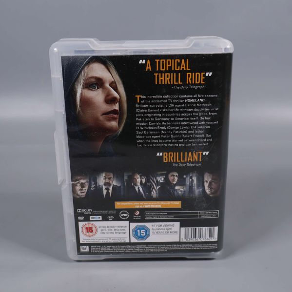 Baksida av Homeland DVD-box med citat och sammanfattning