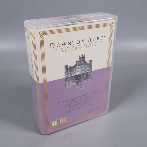 DVD-box Downton Abbey Series One-Six i vinkel