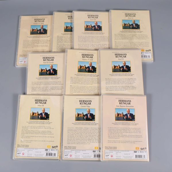 Baksidan på de nio Hermans Kungar DVD-fodralen med text och bild