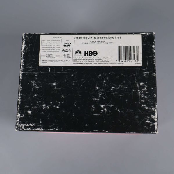 Baksidan av Sex and the City boxen med produktuppgifter