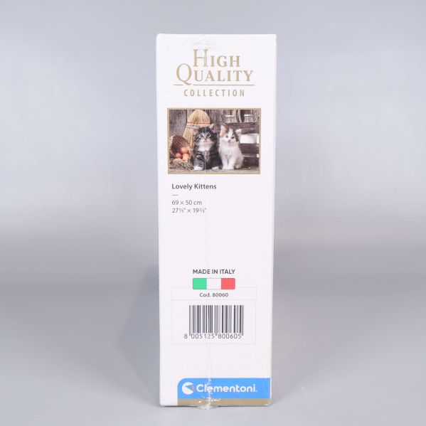 Smal sida av ask med motivbeskrivning och streckkod