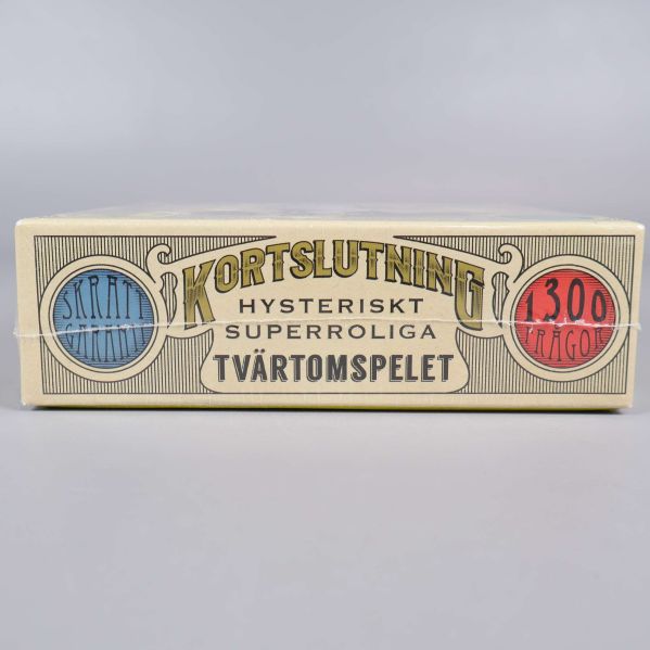 Sida av spelboxen Kortslutning med humoristiska detaljer