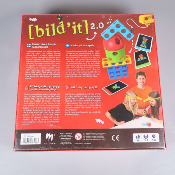 Baksidan av Bild'it 2.0 med information och bilder på spelets innehåll