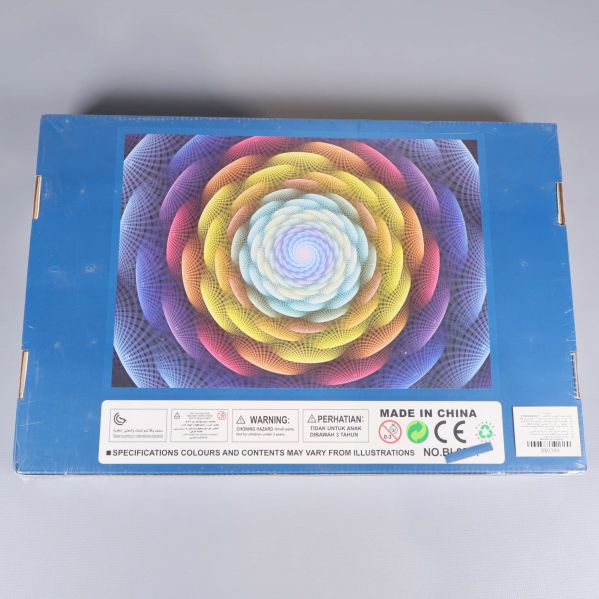 Baksida av pusselask med färgstarkt blomspiral-motiv i cirklar