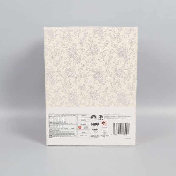 Baksida av Sex and the City-box med information och logotyper