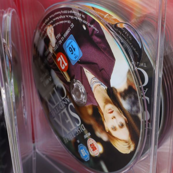 Närbild på Sex and the City disc med åldersgräns