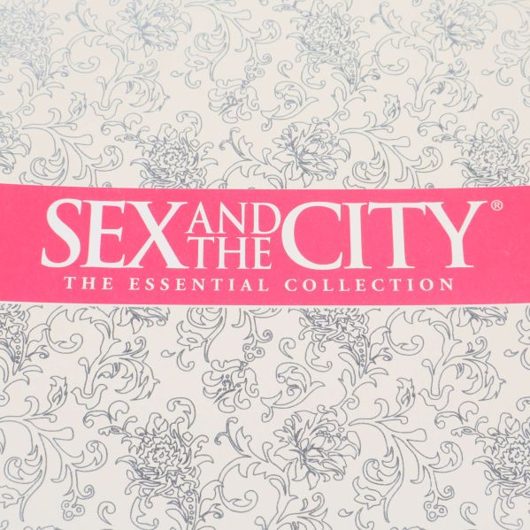 Närbild av Sex and the City logga på boxen