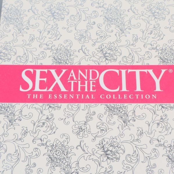 Närbild av Sex and the City logotyp på boxen