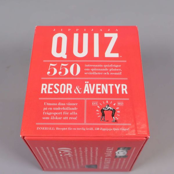 Framsidan av quizspel med vit text och quiztema
