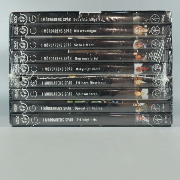Sidor med samtliga dvd-filmer listade i boxen I mördarens spår