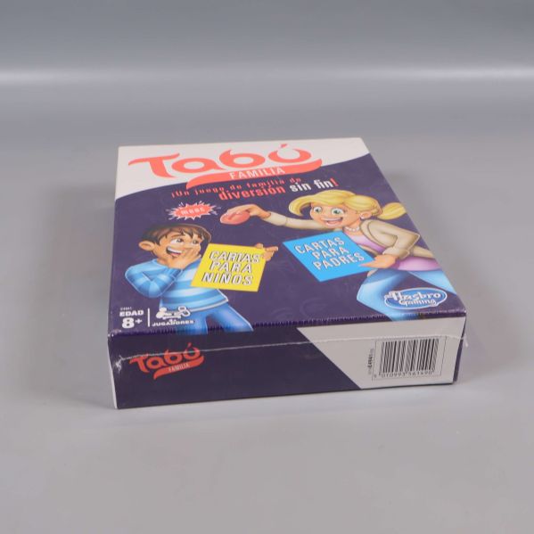 Tabu Familj liggande spelbox med synlig logotyp och streckkod