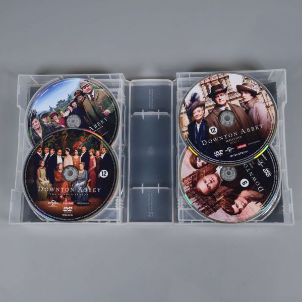 Fyra Downton Abbey-DVD-skivor syns uppslagna