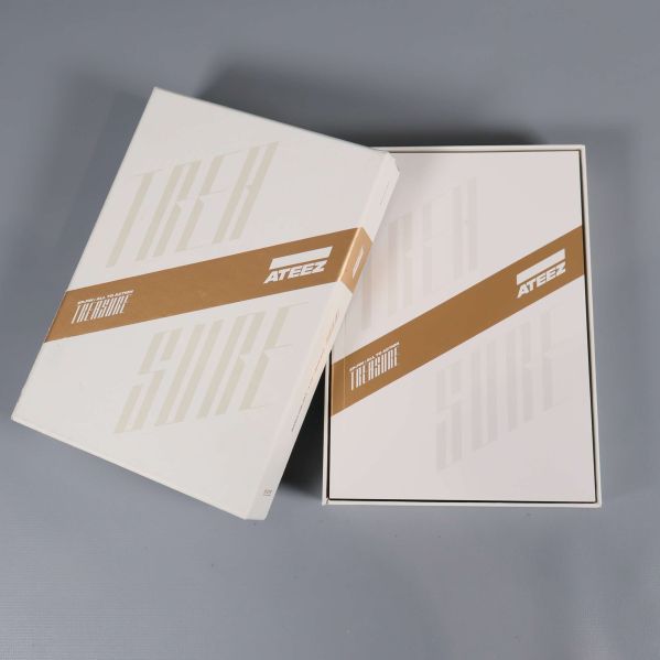 Ateez Treasure box med locket avtaget