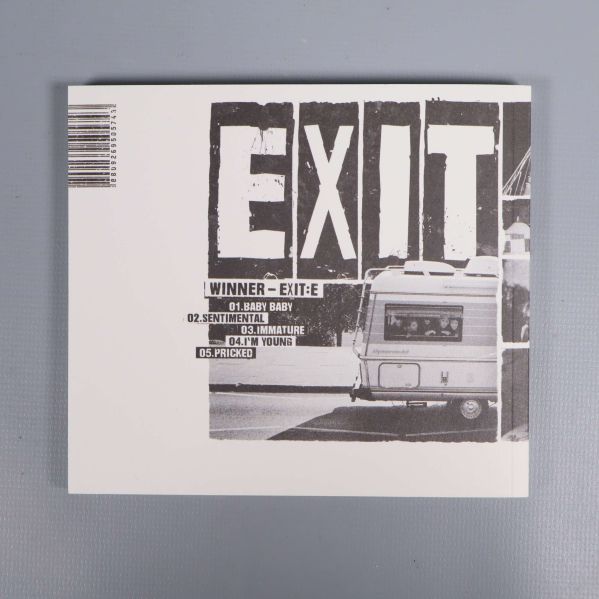 Baksida på häfte med EXIT och låtlista för Winner EXIT:E