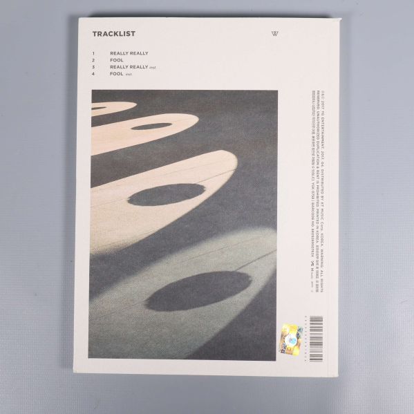 Baksidan av album med abstrakt motiv och tracklist