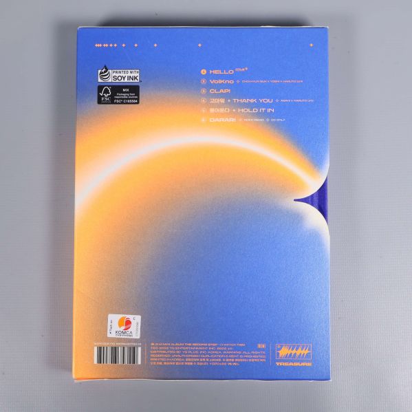 Baksidan av Treasure album med låtlista och design