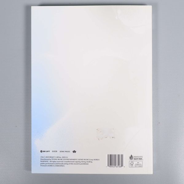 Baksida av Orange Blood album med logotyper