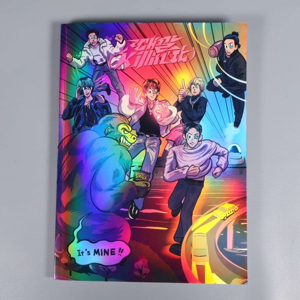 Färgstarkt K-pop album med illustrerat omslag