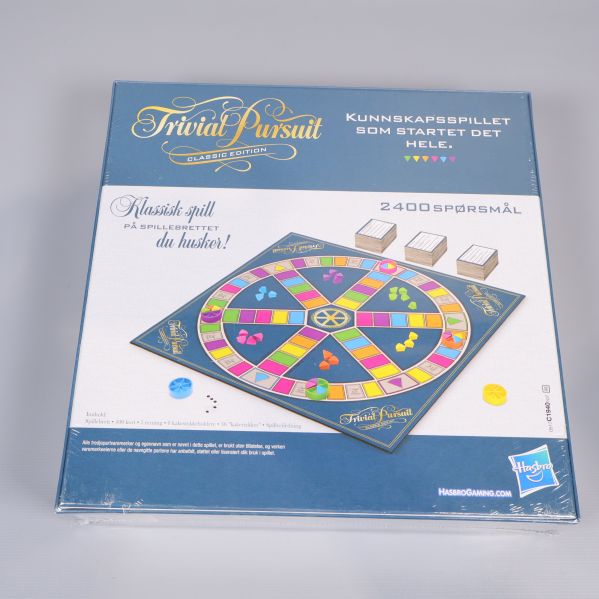 Trivial Pursuit Classic baksida med spelplan och innehåll