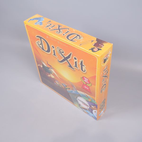 Dixit sällskapsspel set från sned vinkel