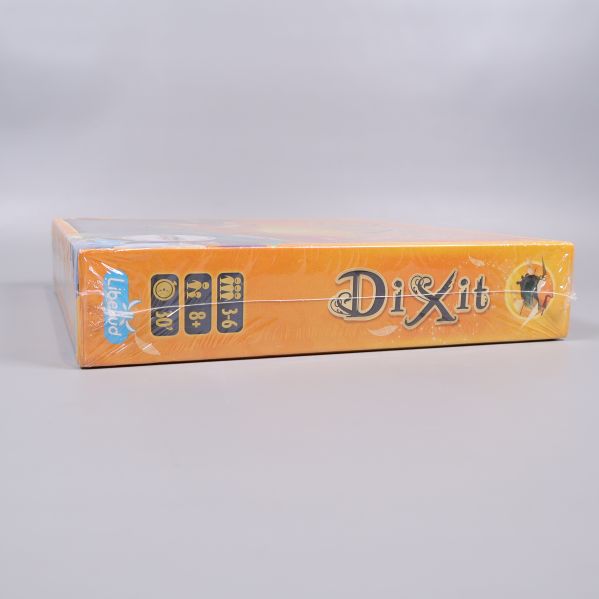 Dixit spel kartong visas från sidan
