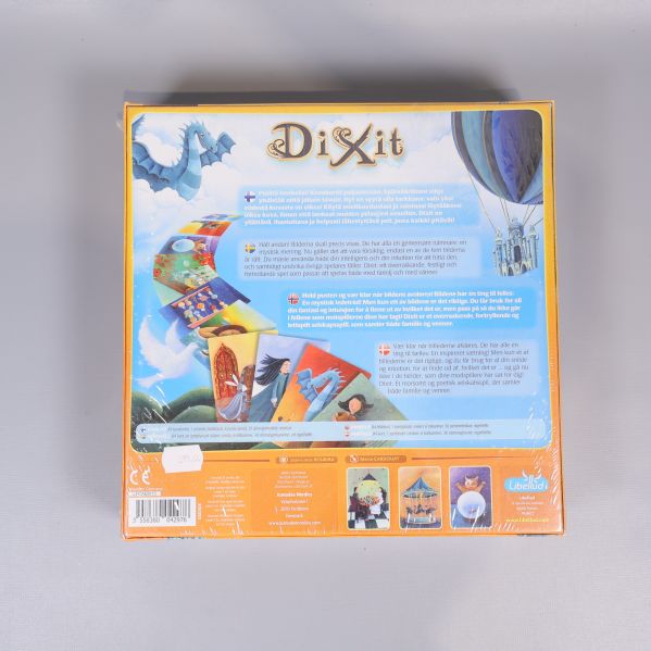 Baksida av Dixit spel med illustrationer och beskrivning