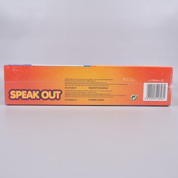 Speak Out spelaskens långsida med logotyp och streckkod