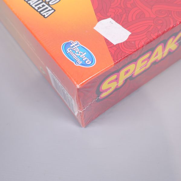Hörndetalj av Speak Out med Hasbro Gaming logga