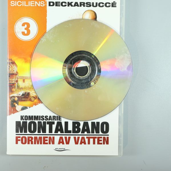 DVD-skiva ovanpå fodralet till Kommissarie Montalbano volym 3