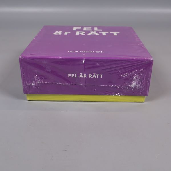 Närbild på sidan med texten Fel är Rätt