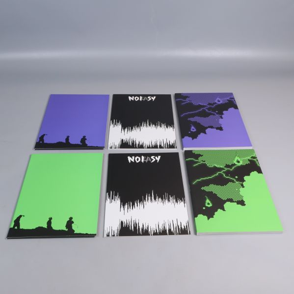 Sex kpop albumhäften i grönt, lila och svart med grafiska motiv