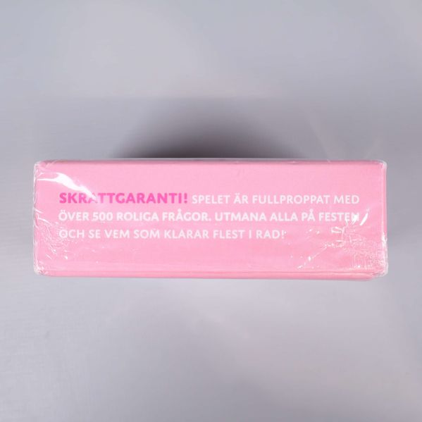 Sidan av Tvärtom Spelet med text om 500 frågor och skrattgaranti